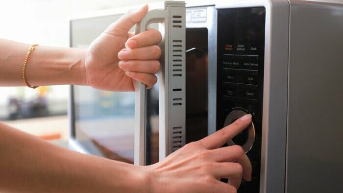 How Many Watts Does a Microwave Oven Use