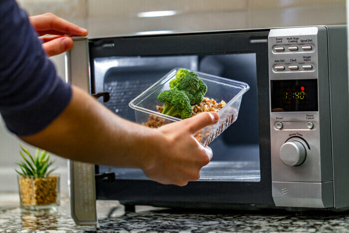 How do you know if a plastic container is microwavable