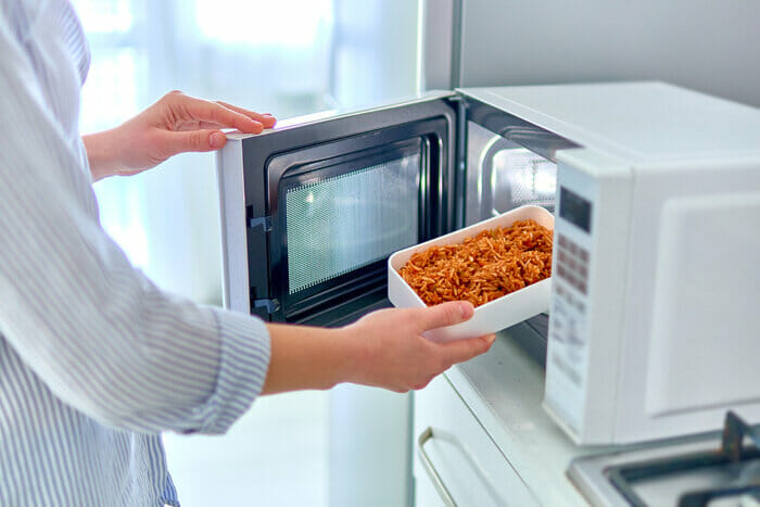 How Does Microwave Defrost Work