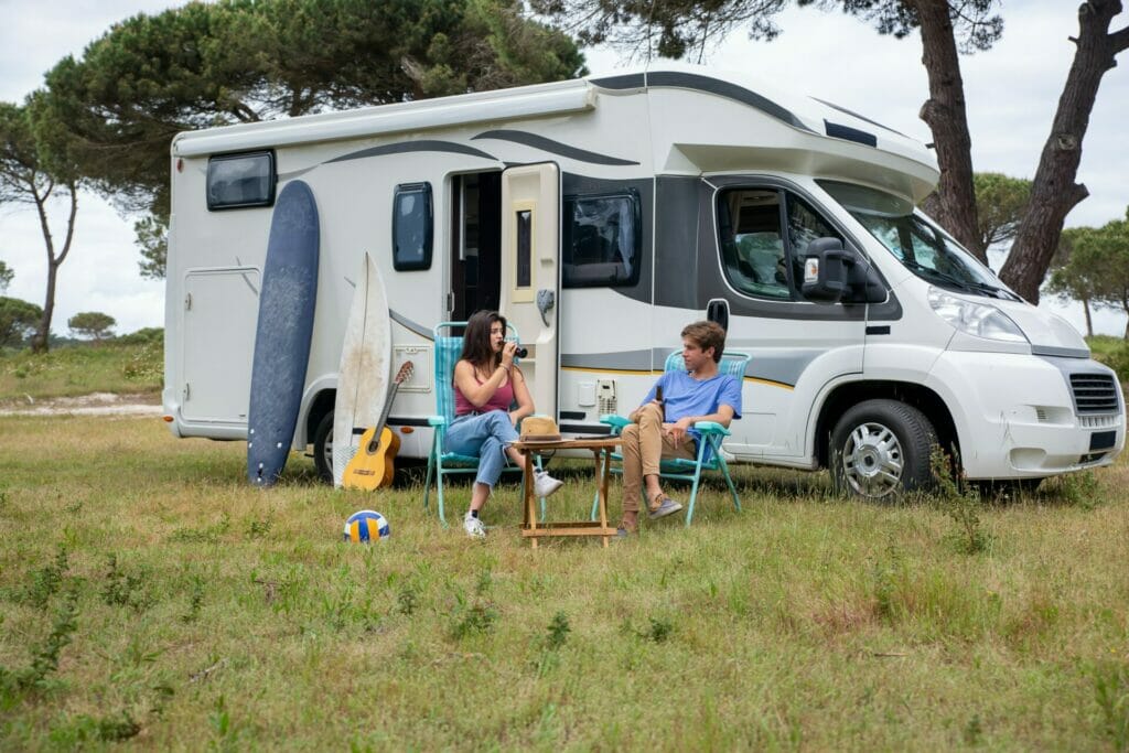 how to use a leisure battery when camping